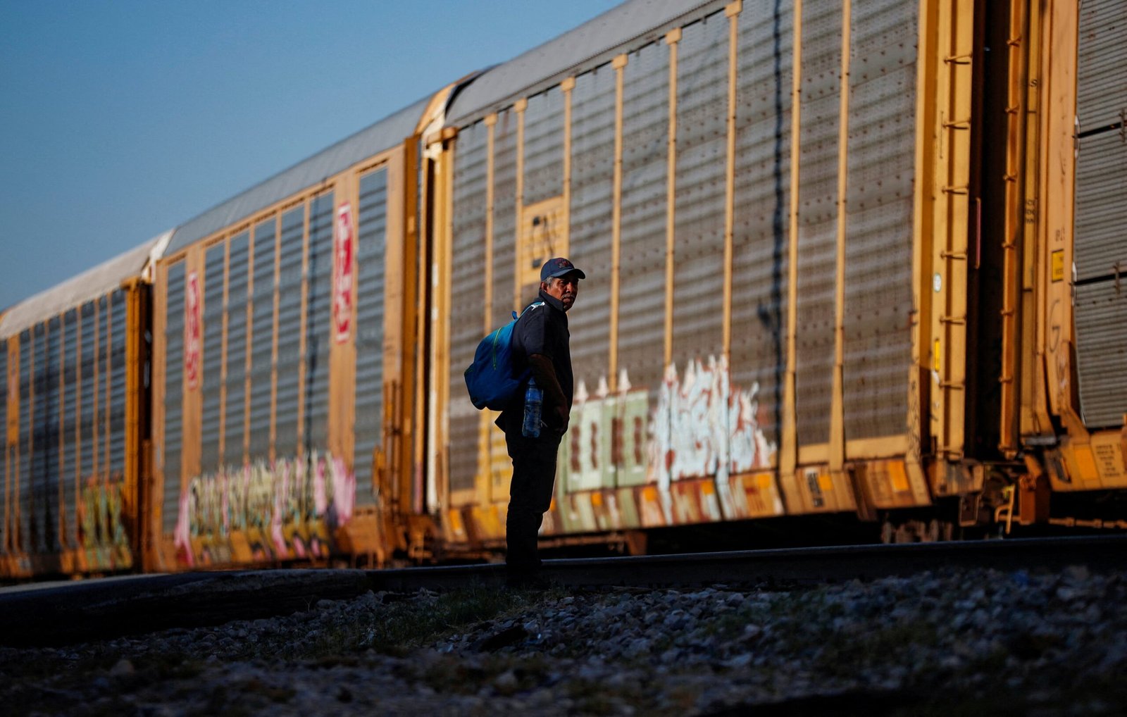“Sudaban a chorros y jadeaban por aire”: así fue la travesía de siete inmigrantes que murieron en un tren en Texas