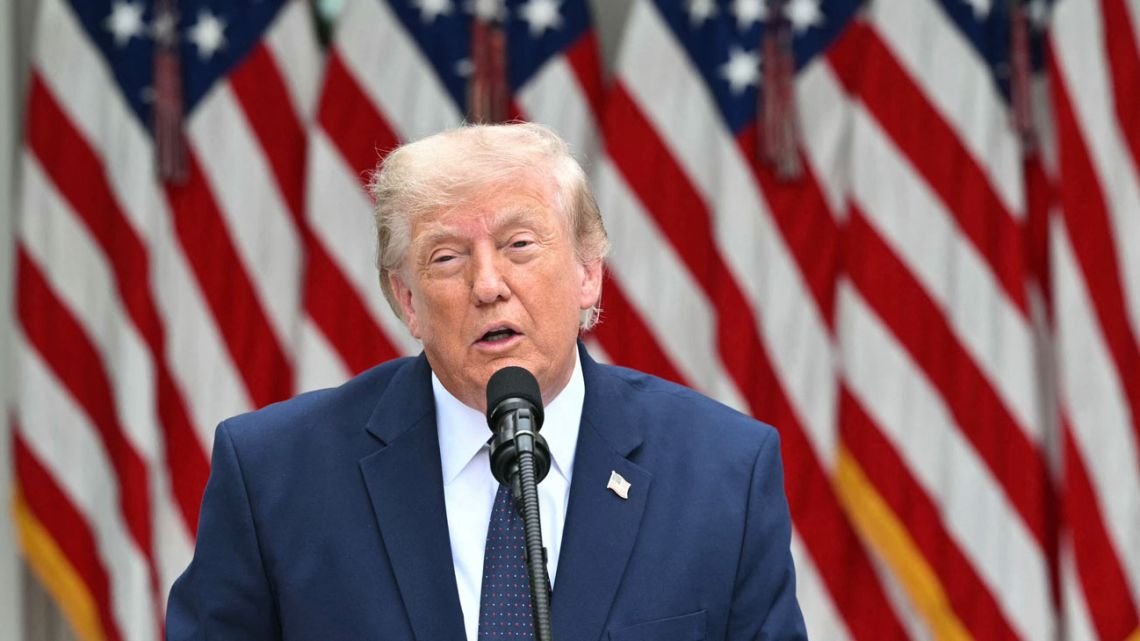 Trump usará fondos congelados para pagar barcos atacados por Irán