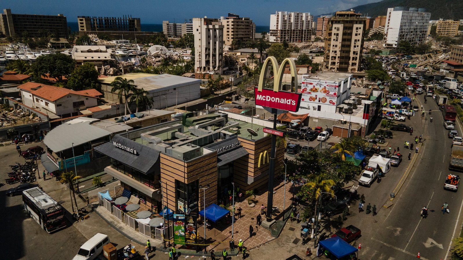 Vista del restaurante de comida rápida de McDonald’s, en La Guaira, Venezuela, el 29 de junio.