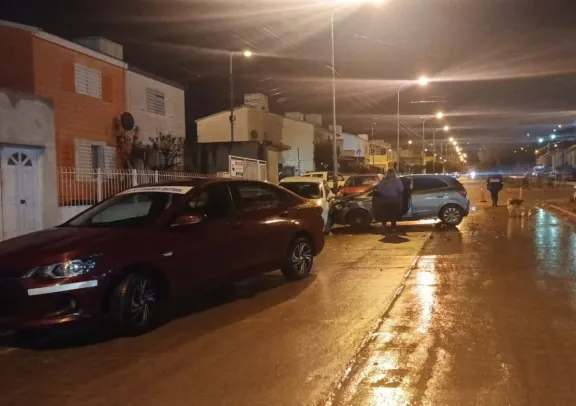Un conductor alcoholizado provocó un choque en cadena frente a la Comisaría Quinta