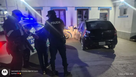 Un control vehicular terminó con gritos, amenazas y una intervención policial