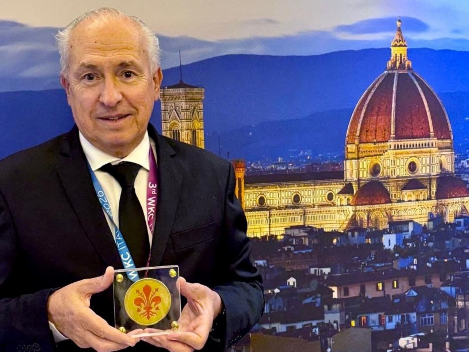 Un médico argentino creó una innovadora técnica para operar una enfermedad de la vista y fue premiado en Italia