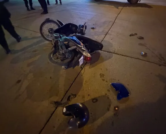 Un motociclista fue derivado al hospital tras un choque con una camioneta