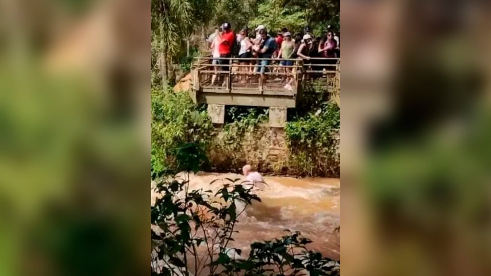 Un turista holandés muere al volcar una barca en las cataratas de Iguazú