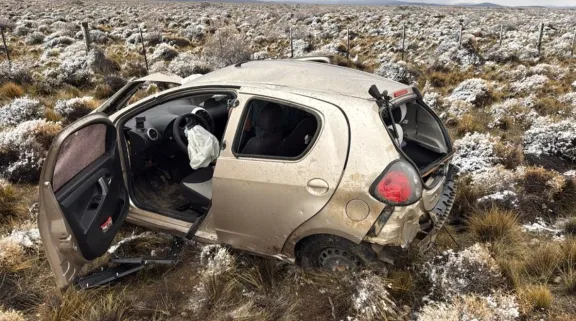 Una familia se salvó de milagro tras volcar en la Ruta 40