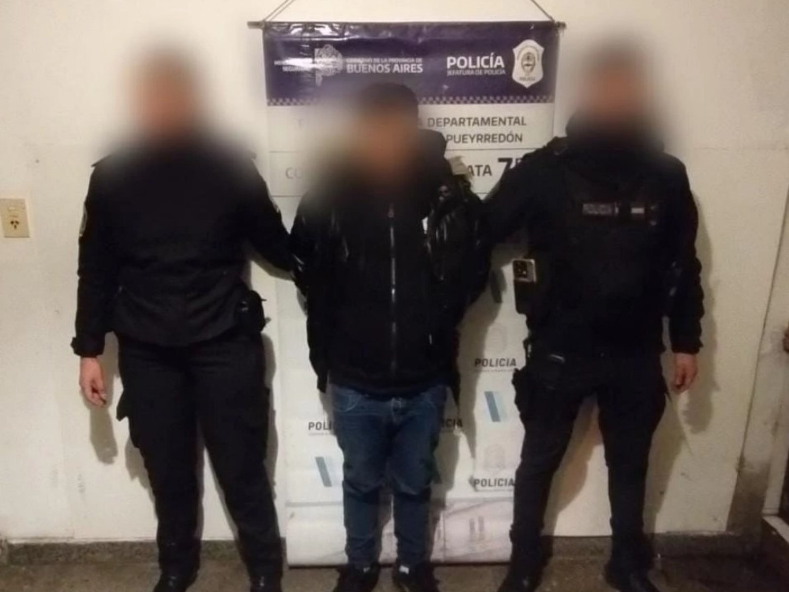 amenazaron con cortarle los dedos de un pie a una jubilada para robarle $ 600.000 en su casa