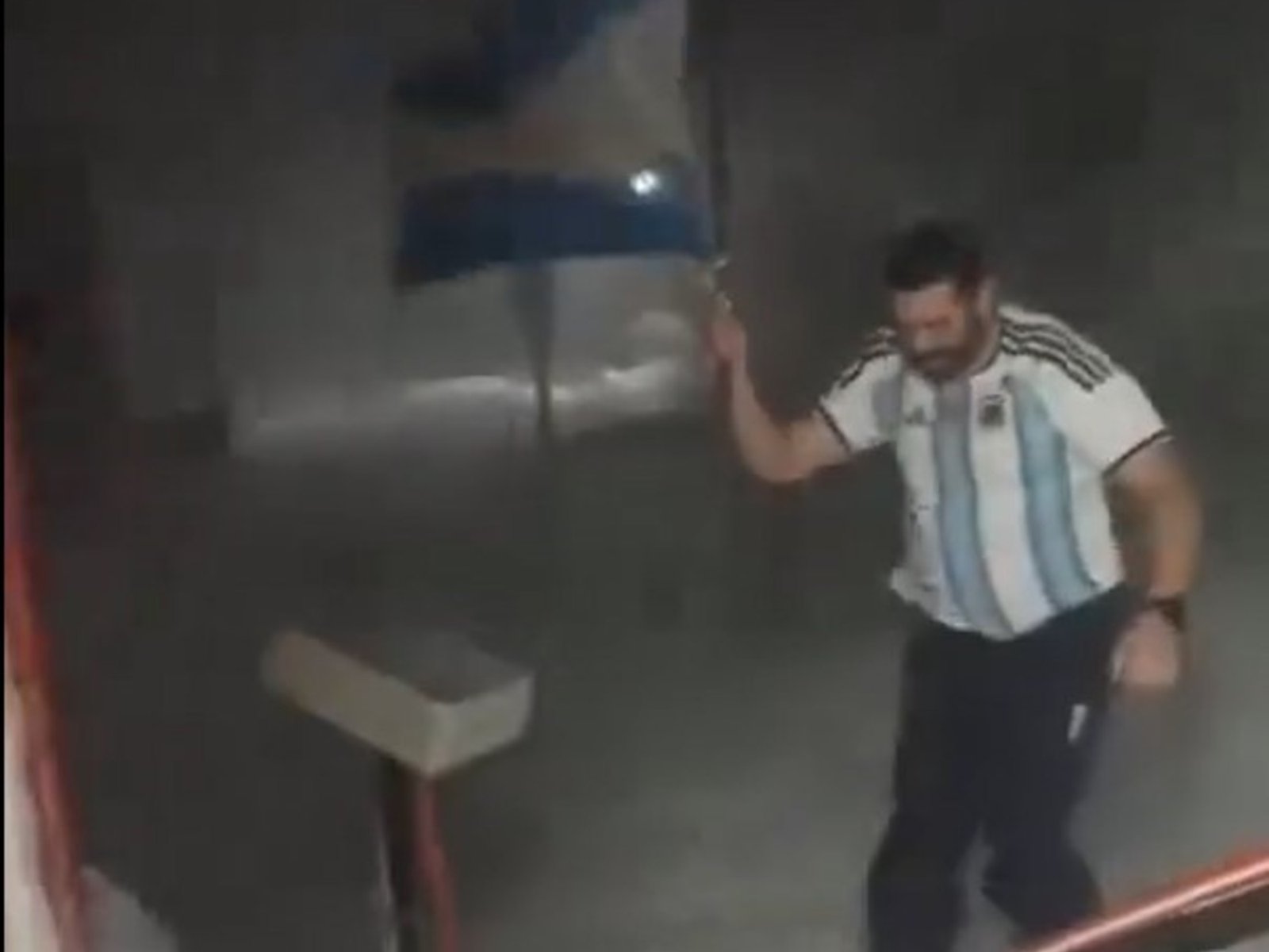 así celebró un docente en la Antártida la victoria ante Inglaterra