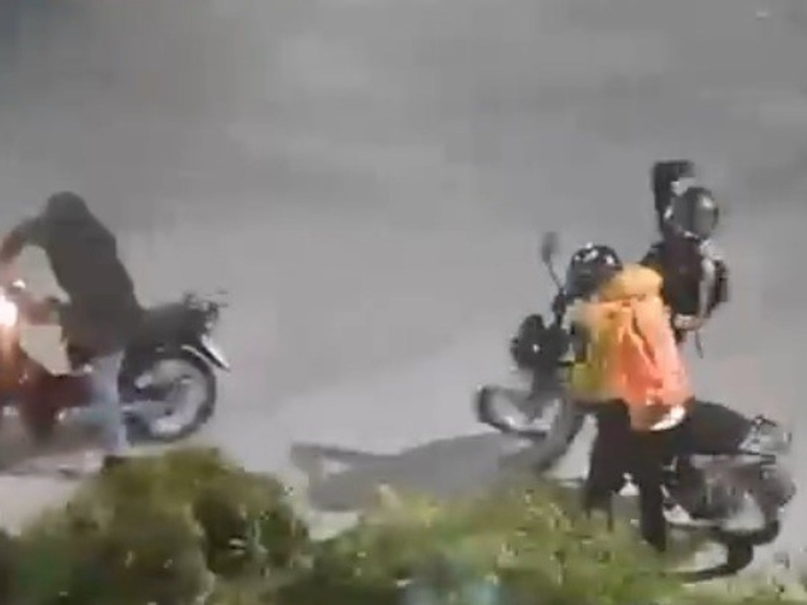 ataque motochorro a un repartidor fue abortado por los propios vecinos que reaccionaron en su defensa