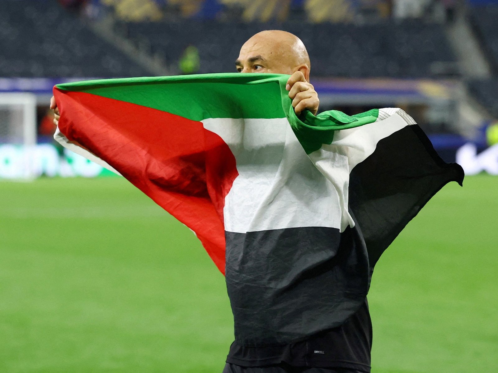 celebró con una bandera palestina y dedicó el triunfo a Gaza