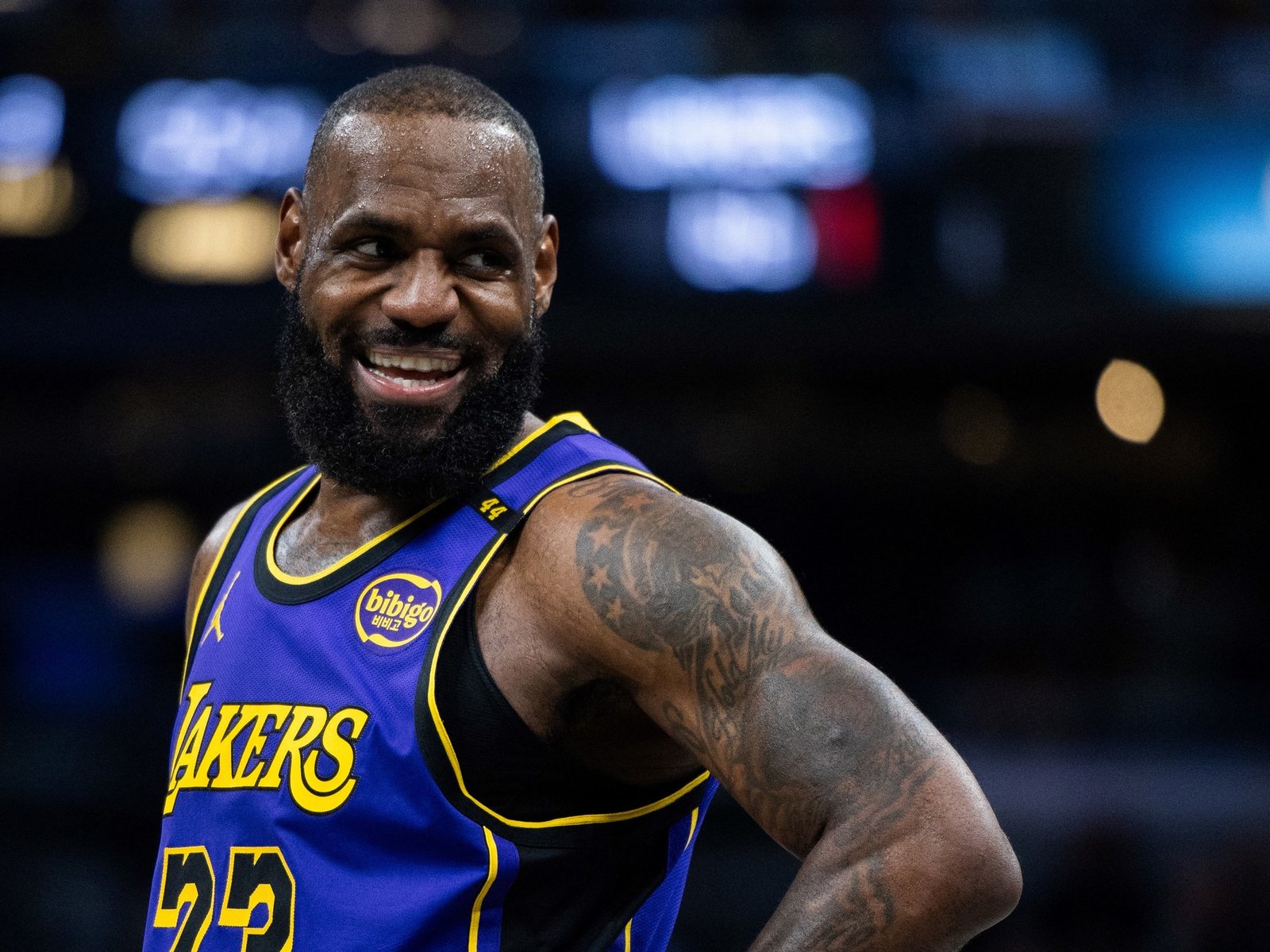 cobrará 50 millones menos que en los Lakers, pero sueña con su quinto anillo