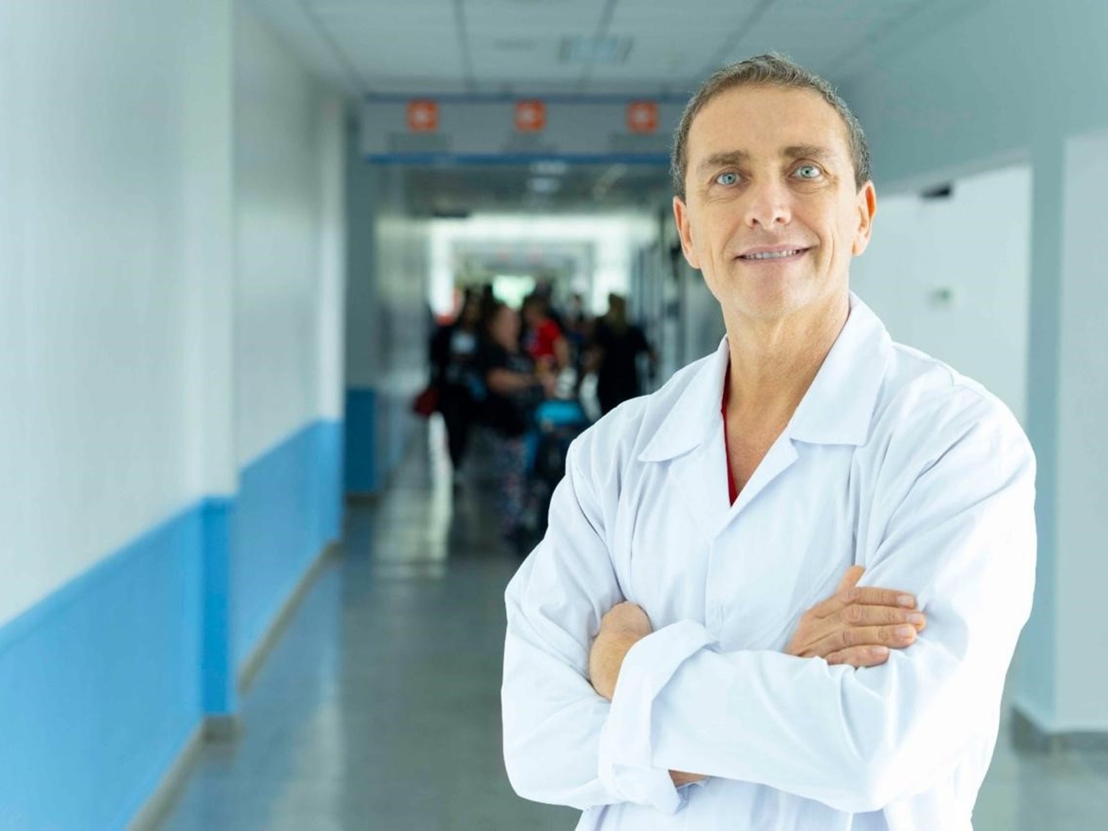 cómo es la cirugía más compleja del mundo y quién es el único médico que la hace en un hospital público