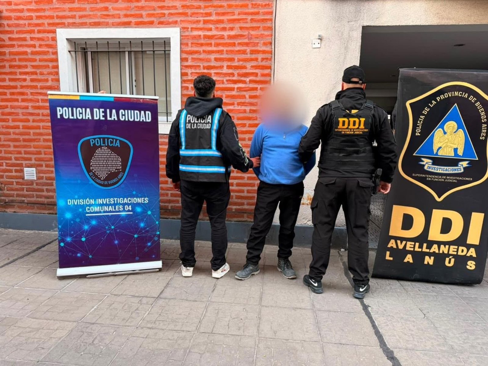 detuvieron en Avellaneda a un conductor que escapó tras embestir a un motociclista en Puente Pueyrredón