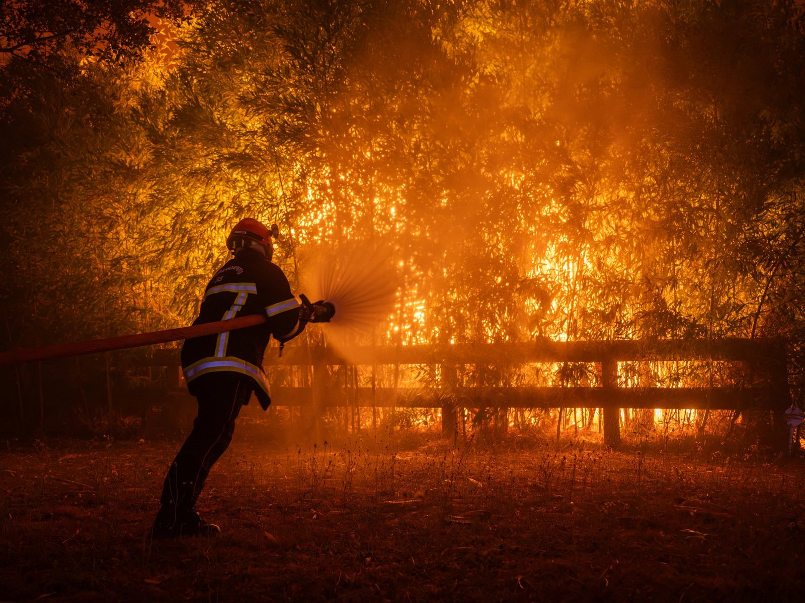 el incendio extremo que crea su propio clima y está arrasando Europa