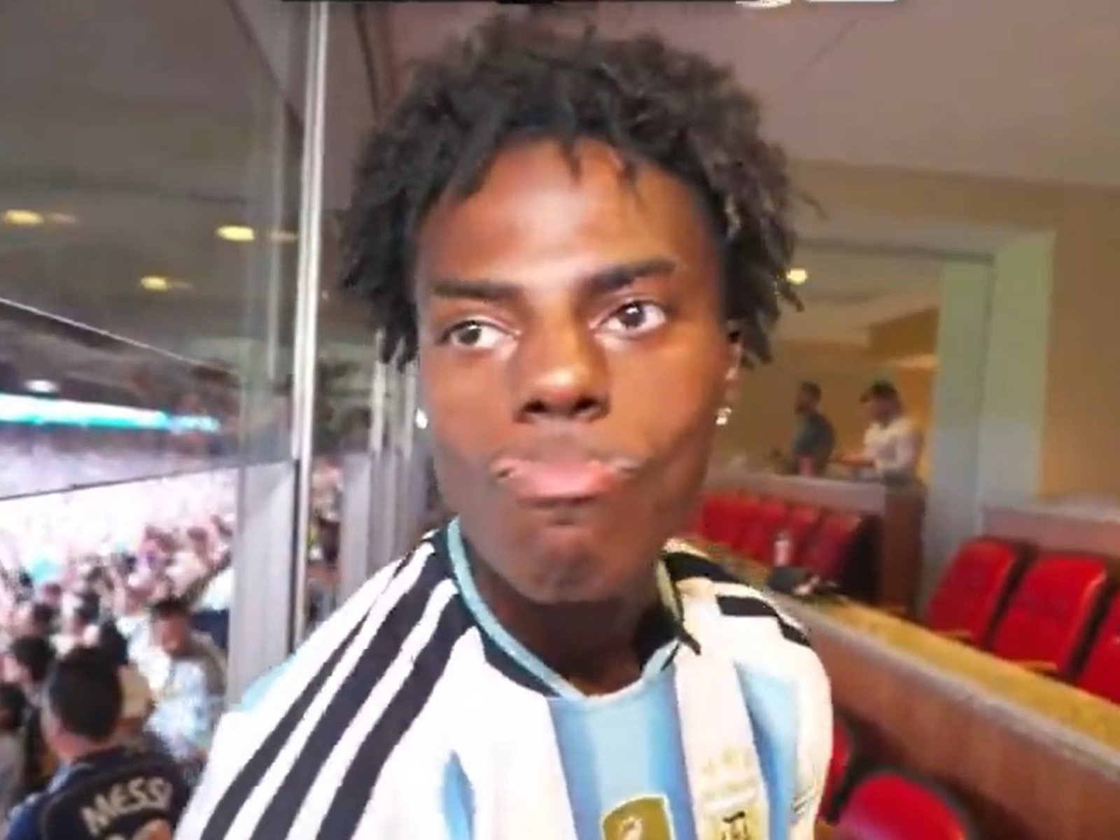 el streamer Speed se puso la camiseta argentina, pero abandonó el estadio con bronca por el triunfo
