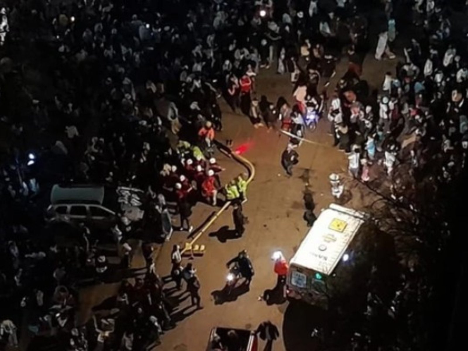 festejaba el triunfo de la Selección, cayó de un semáforo y terminó hospitalizado