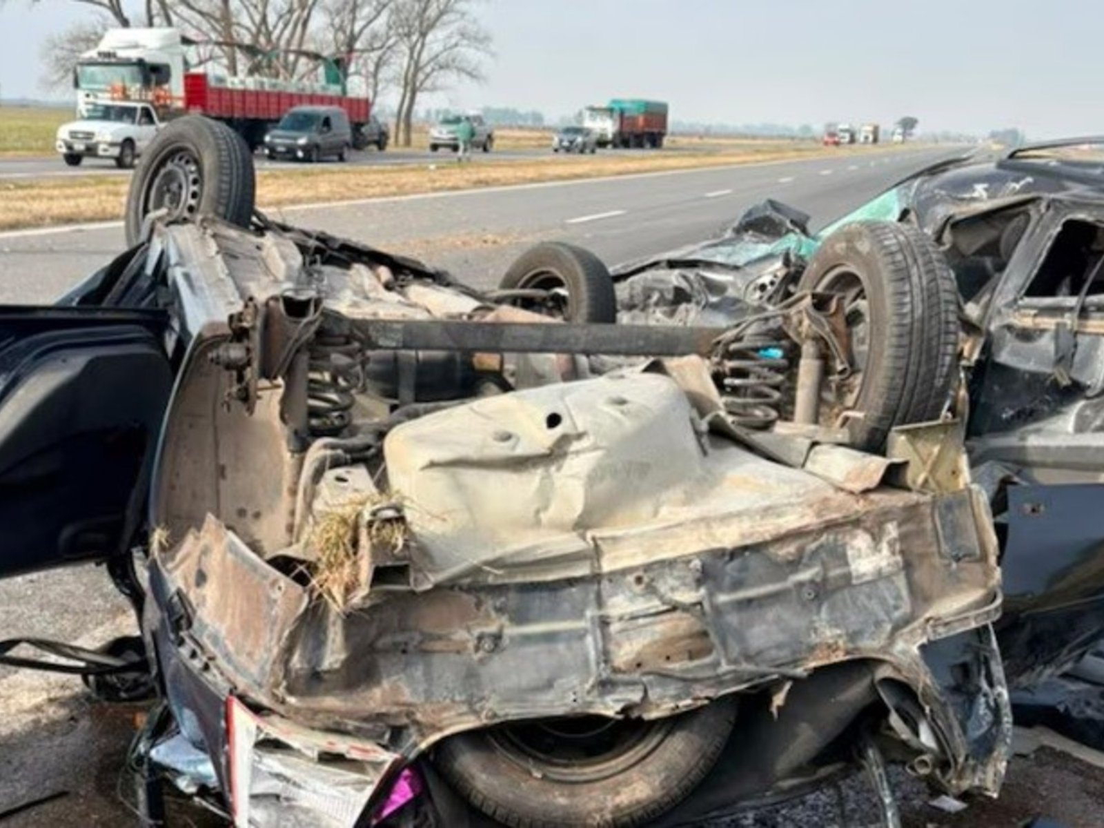 hay tres muertos y dos heridos de gravedad, se cree que una de las conductoras se quedó dormida