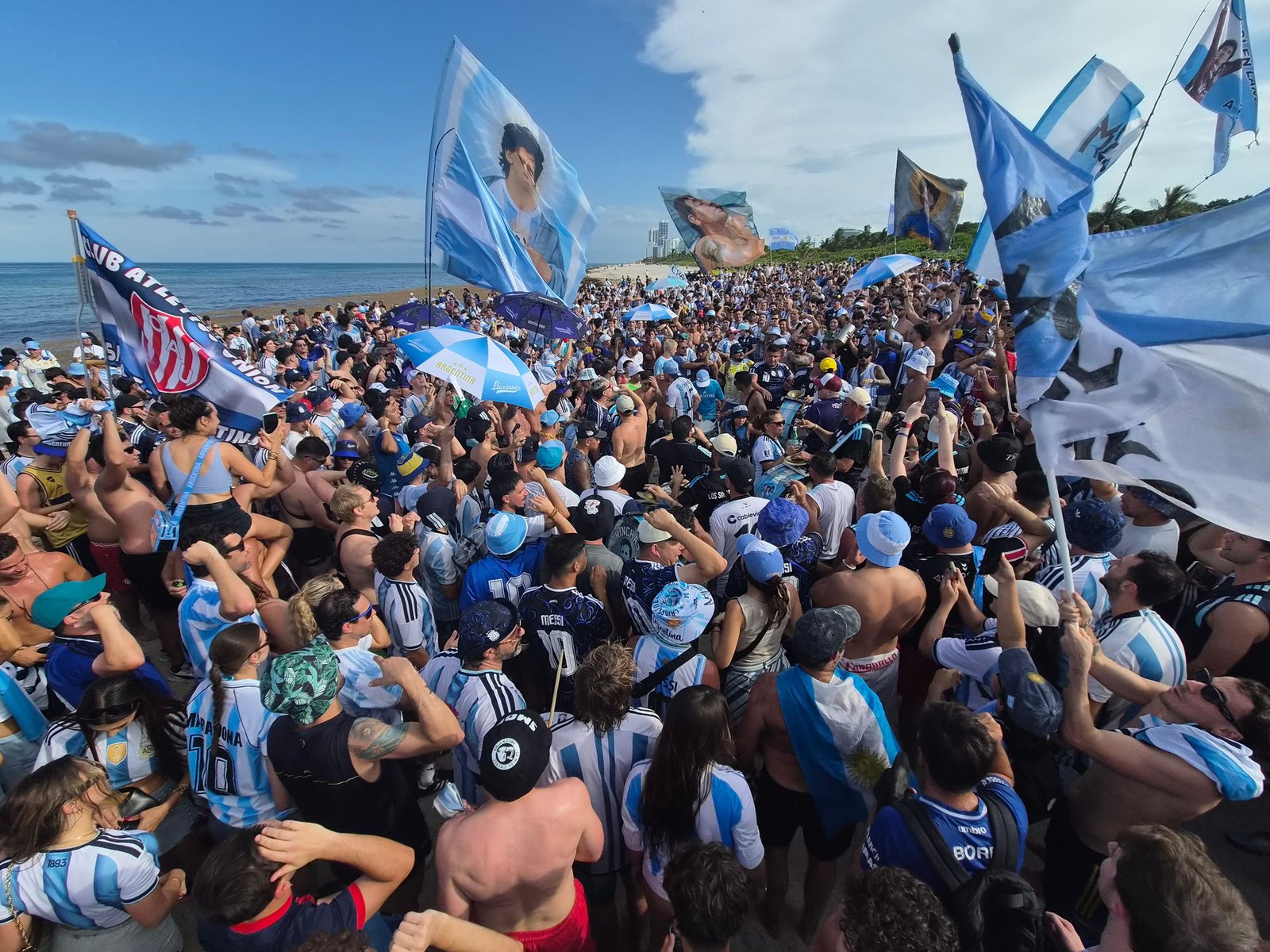 otro banderazo multitudinario antes de Cabo Verde