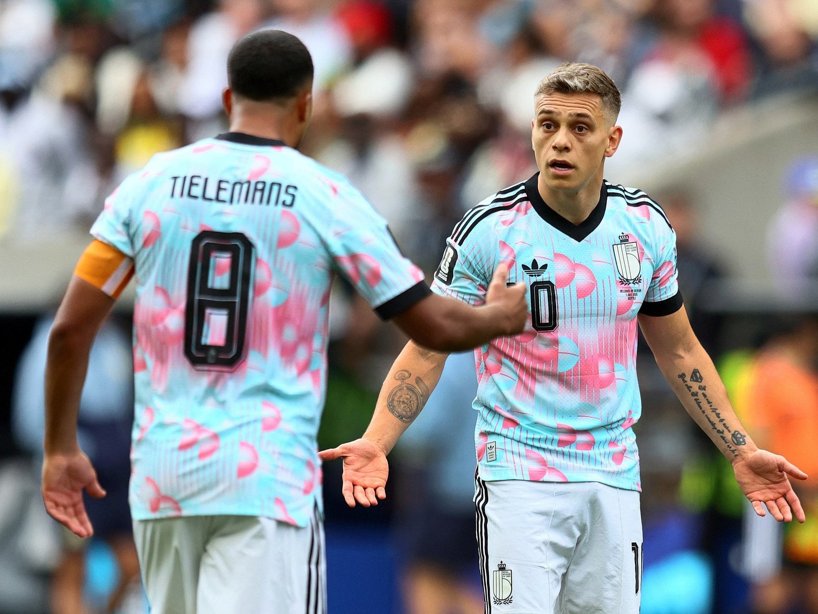 primero discutieron y luego se conectaron para el empate agónico de Bélgica