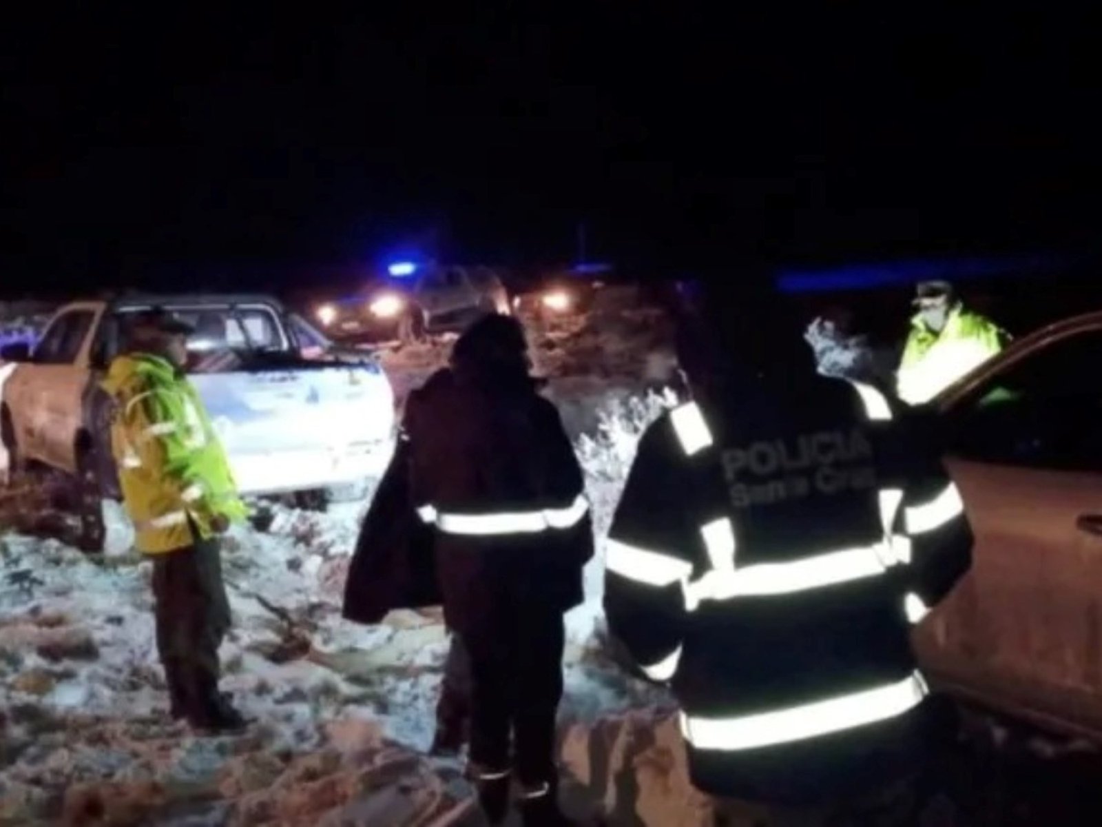 rescataron a una pareja que quedó atrapada en su camioneta en plena ruta patagónica