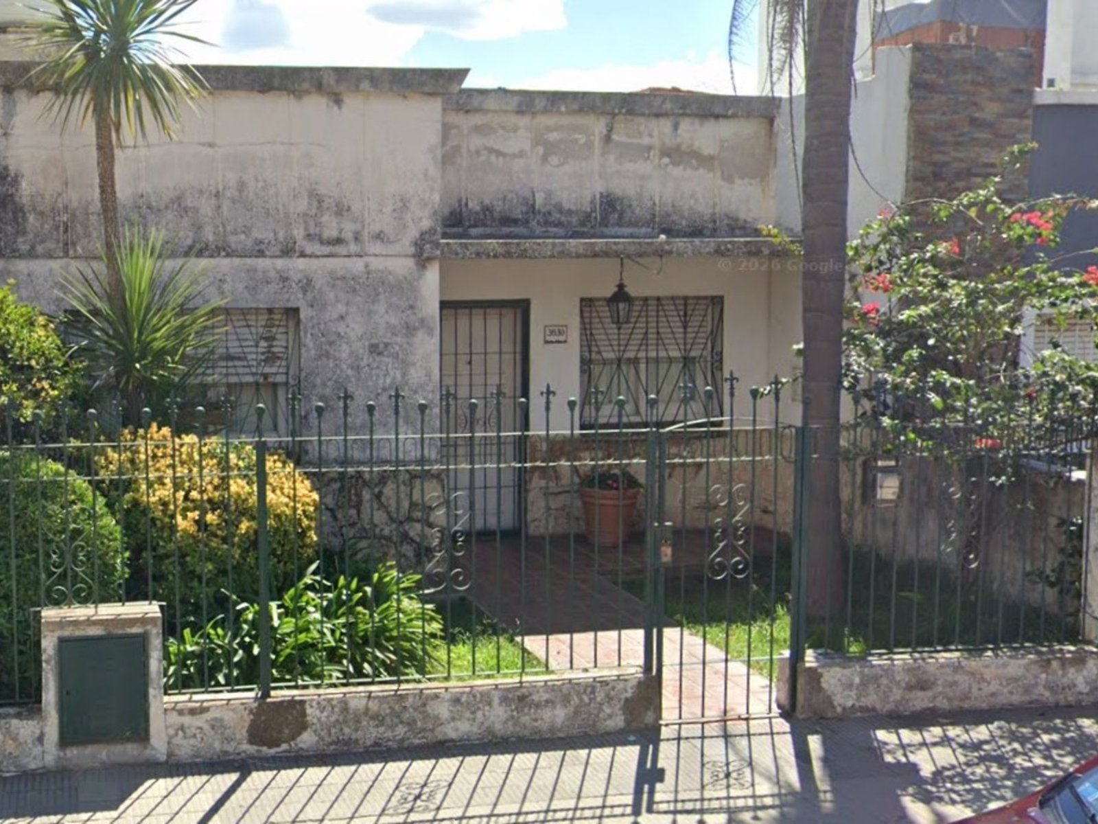 siguen la pista de un asesino que "se aprovechó de su confianza"