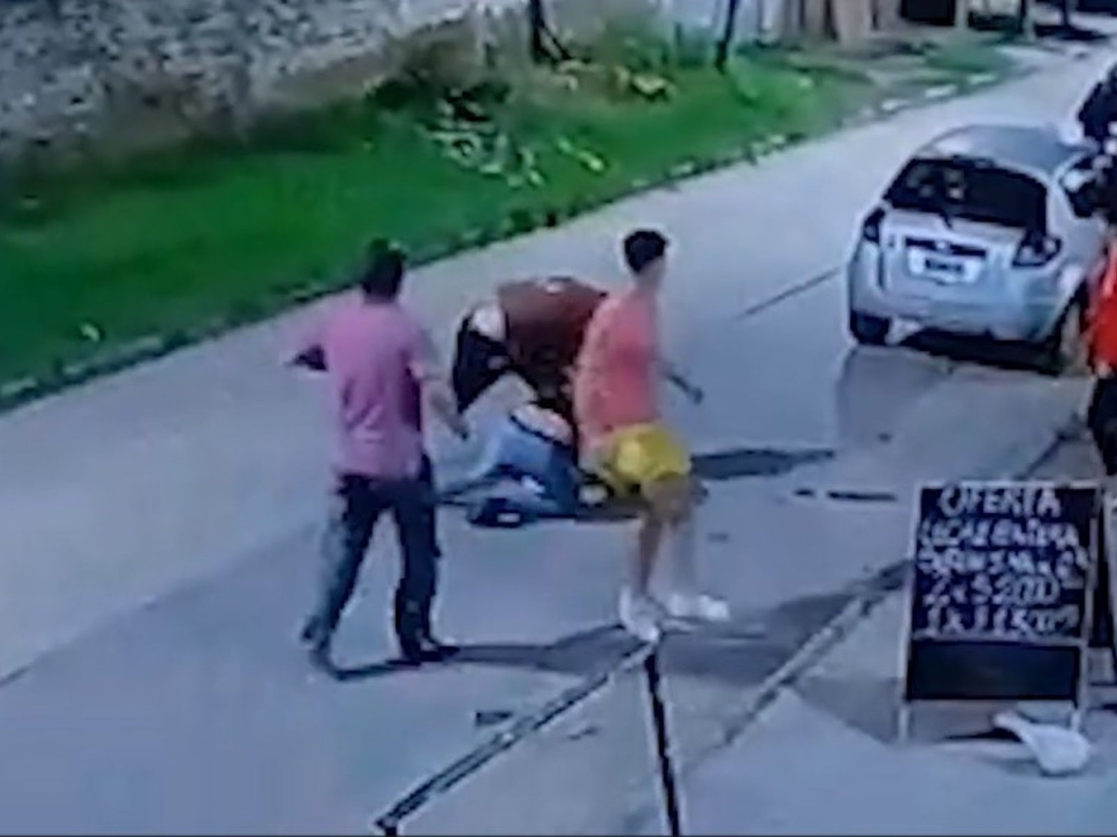 tres años y medio de prisión por matar a golpes a un hombre que salió en defensa de su hija