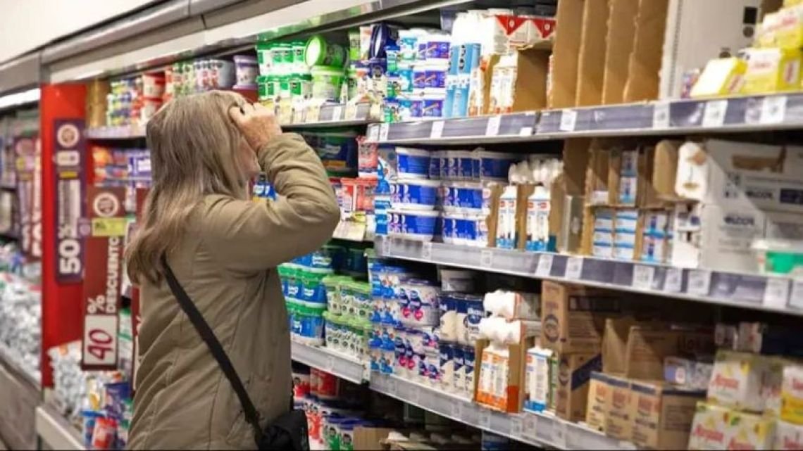 Alerta inflacionaria: Los precios volvieron a subir un 2,05% en julio, según los almaceneros