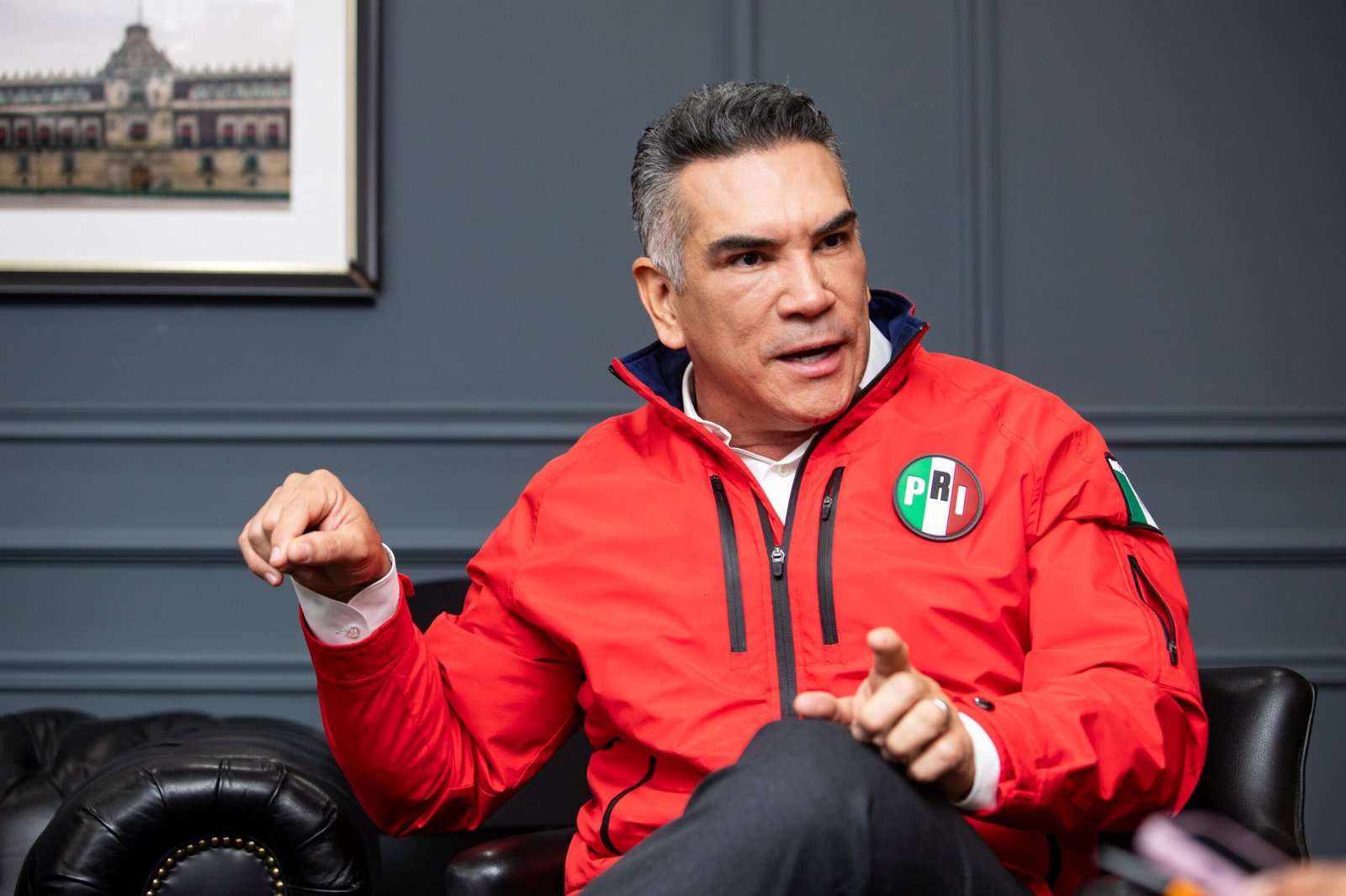 Alejandro Moreno en su oficina en la sede del PRI, en Ciudad de México, en noviembre de 2025.