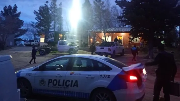Allanamiento por denuncias cruzadas: La Seccional Sexta incautó armamento e inspeccionó 12 vehículos