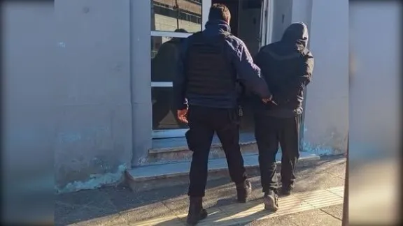 Atrapan en la terminal de Comodoro a un joven de 26 años con pedido de captura vigente