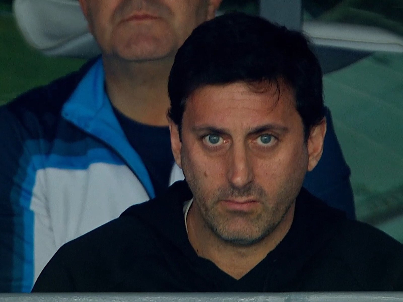 Clima caliente en Racing: insultos a Milito y a la comisión :: Olé