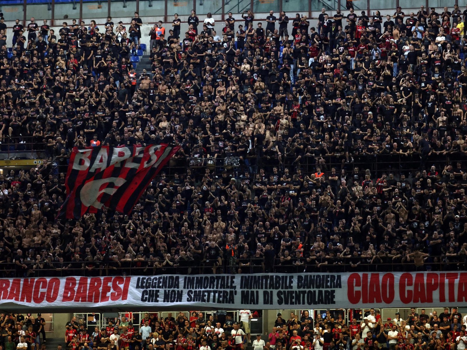 Cómo fue el emotivo homenaje a Franco Baresi en el Giuseppe Meazza antes del partido del Milan: "Adiós capitán"
