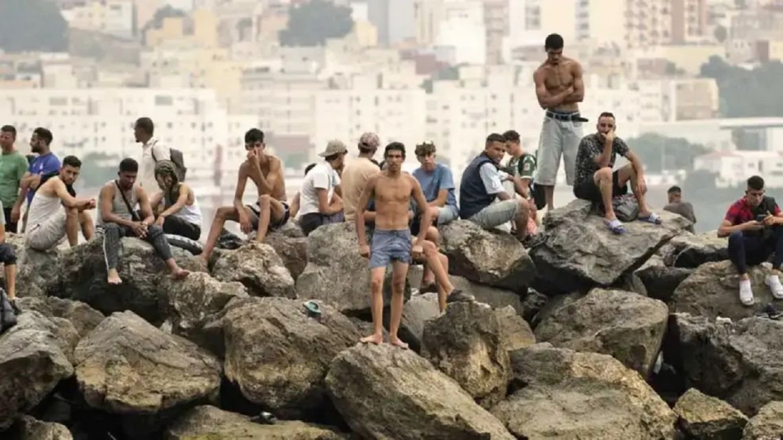 Crisis migratoria en Ceuta: 1.500 menores permanecen en la ciudad y reclaman asistencia