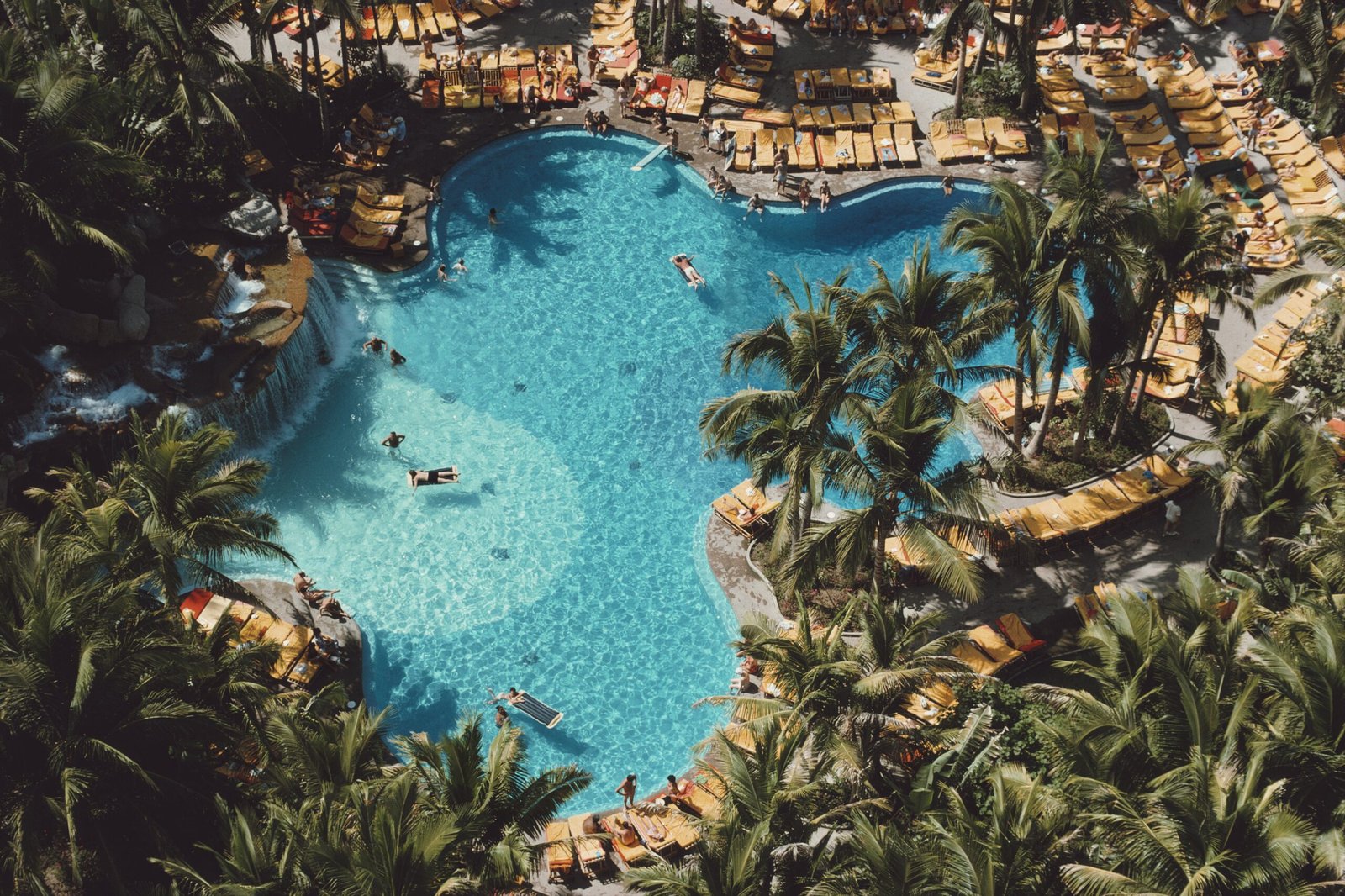 De Windsor a Marbella, con forma de gato o en medio de un estadio: 30 de las piscinas más espectaculares del mundo