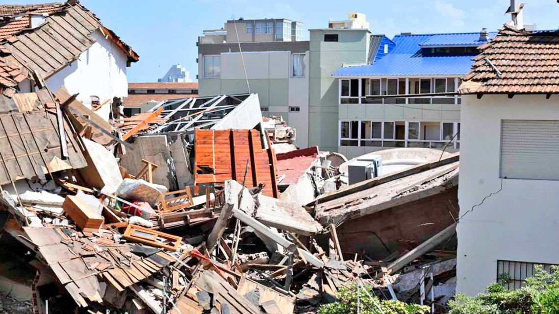 Derrumbe del hotel en Villa Gesell: imputaron a cinco personas por la tragedia que dejó nueve muertos
