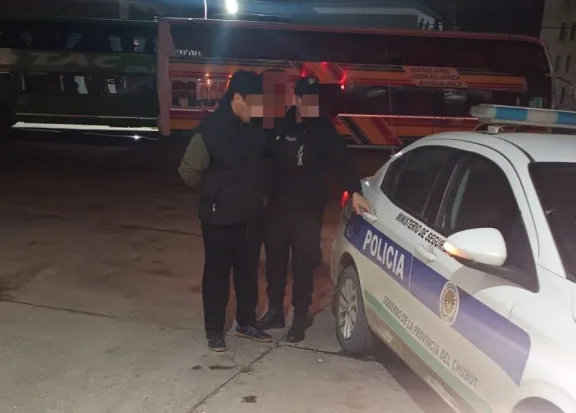 Detienen en la terminal a un pasajero acusado de exhibiciones obscenas