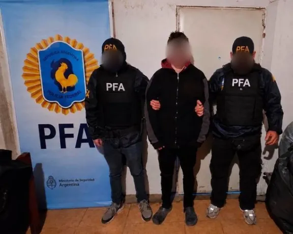 Detuvieron a un hombre acusado de publicar amenazas antisemitas en redes sociales