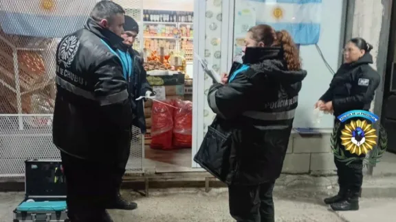Dos personas fueron demoradas tras un presunto robo en una verdulería de Trelew