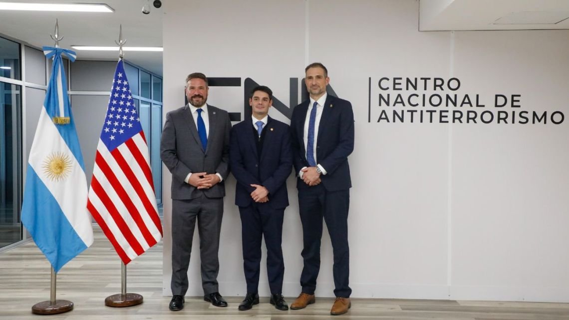 El FBI desembarcó en Argentina con la idea de blindar las fronteras contra el terrorismo junto a la SIDE