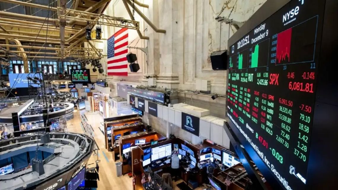 El Riesgo País sube a 509 puntos tras perforar el piso de 500 y frena el rebote de la deuda