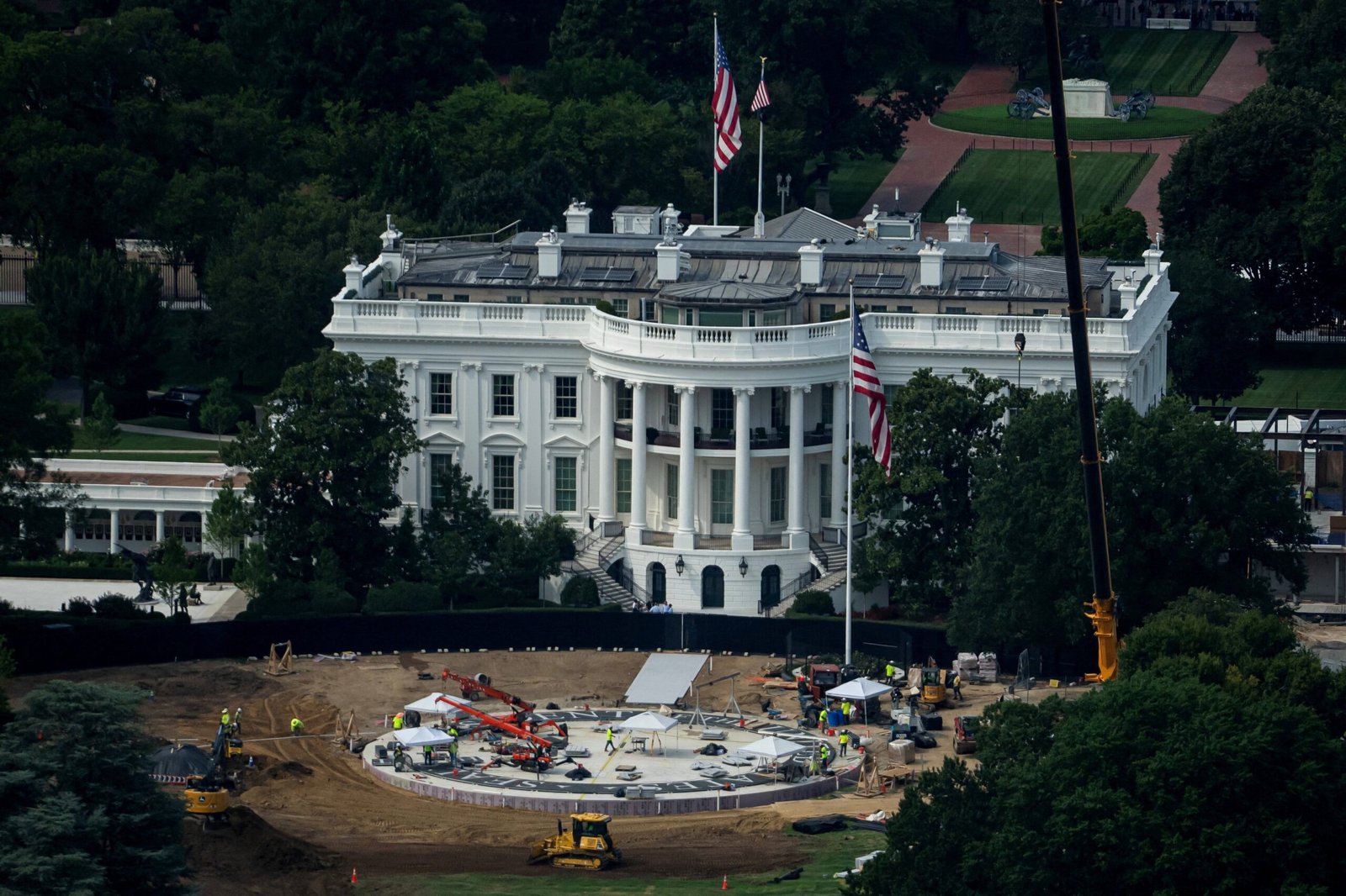El salón de baile y el búnker militar de Trump, una construcción con cemento “imposible’ de quitar que avanza 20 horas cada día
