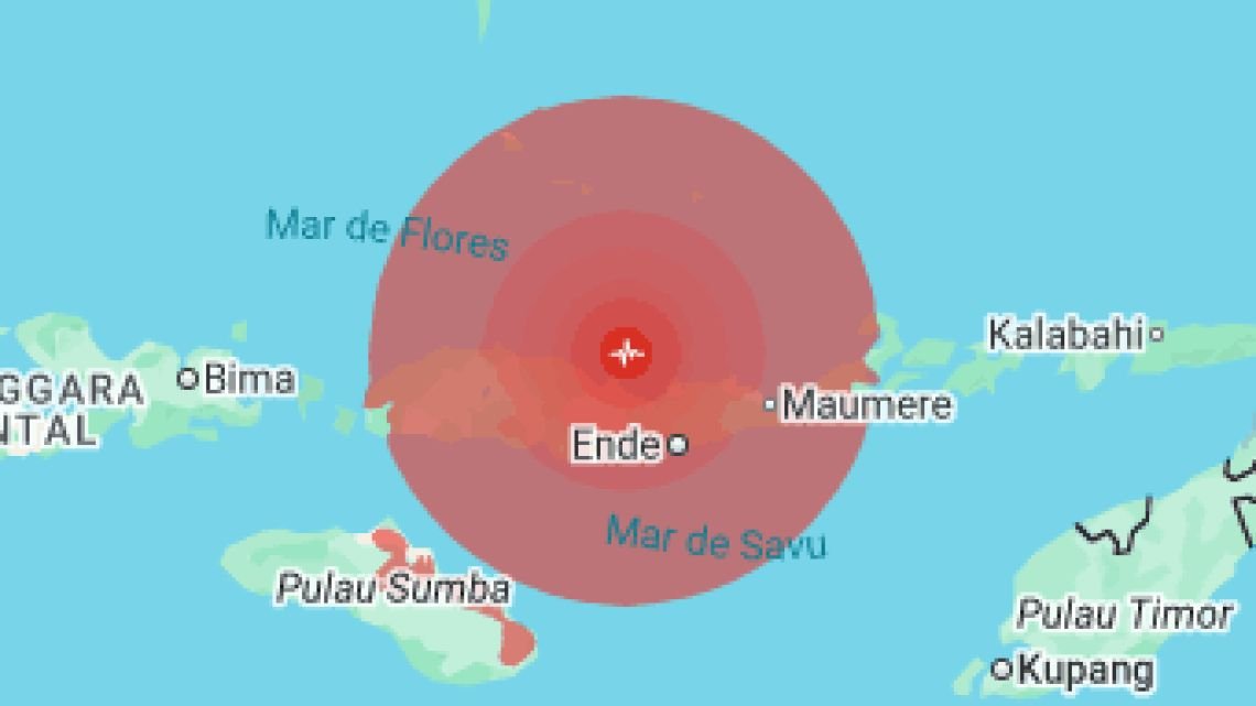 Fuerte terremoto de magnitud 7,7 sacudió Indonesia y encendió la alerta por tsunami