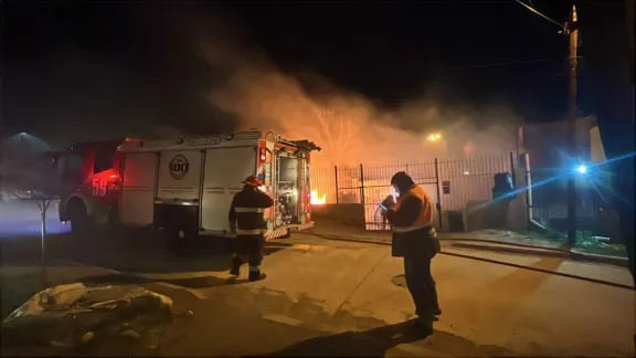 Hicieron un asado y las brasas provocaron un incendio que alcanzó un vehículo