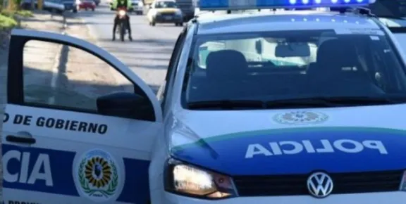 Identificaron a una mujer en la madrugada y descubrieron que tenía pedido de captura