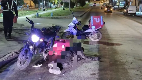 Impactó contra un perro, cayó de la moto y terminó en el hospital