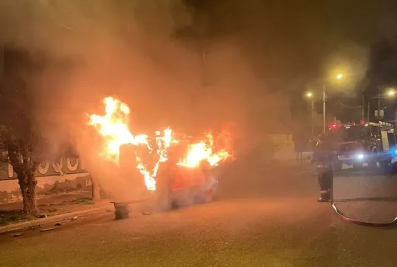 Incendio destruyó un carro de comidas en Kilómetro 8