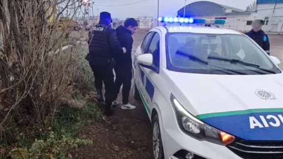 Intentó esquivar a la Policía y descubrieron que tenía pedido de captura