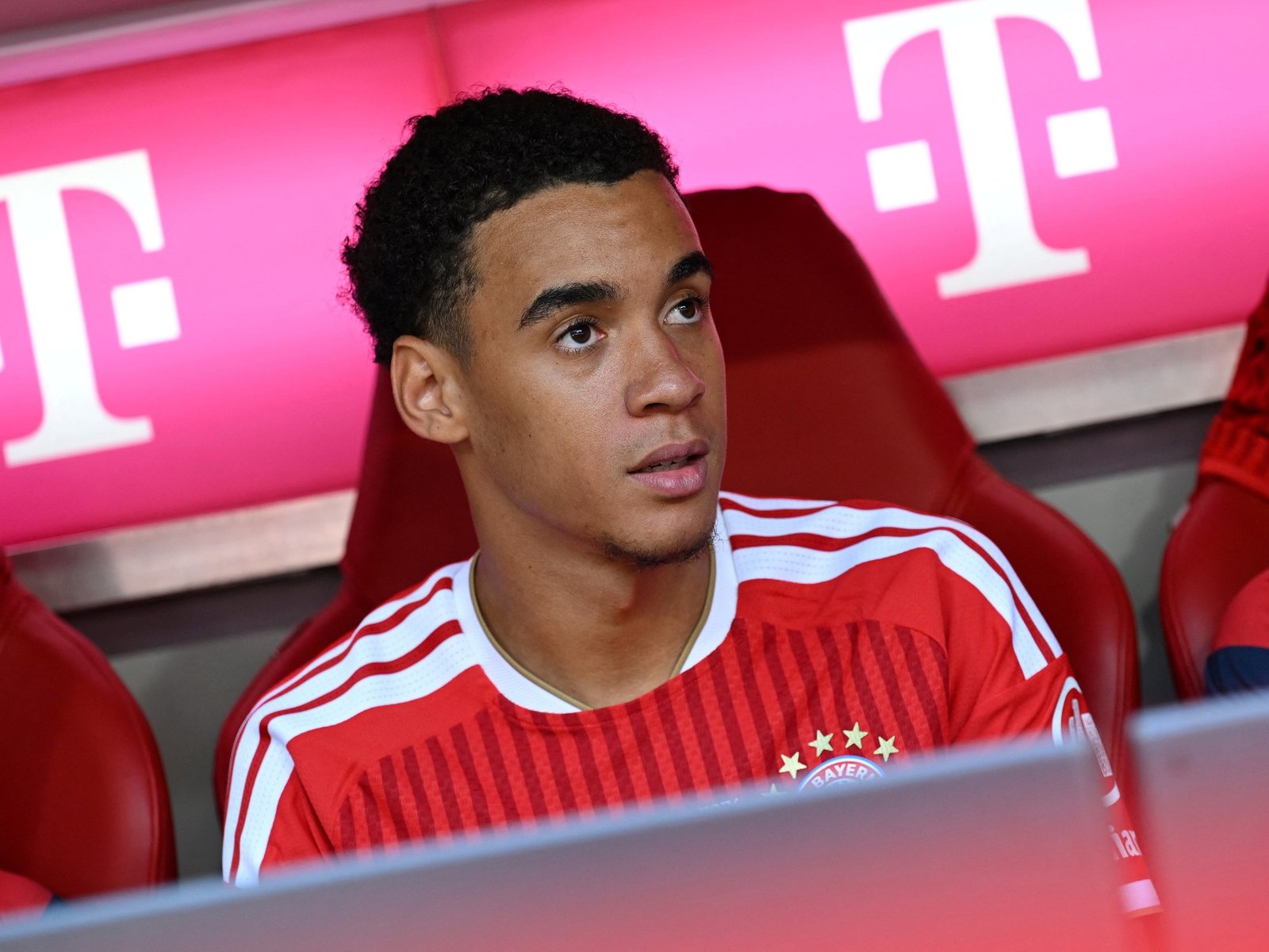 Jamal Musiala se volvió a descompensar en un partido del Bayern Munich y explicó qué tiene: "Estoy bien"