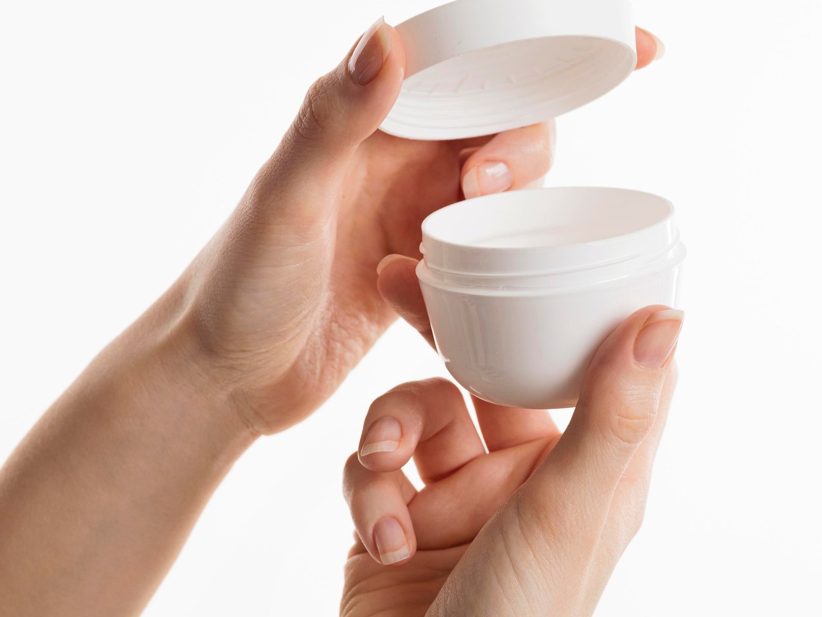 La ANMAT prohibió la venta y el uso de una conocida crema para dolores musculares: cuál es y qué pasó