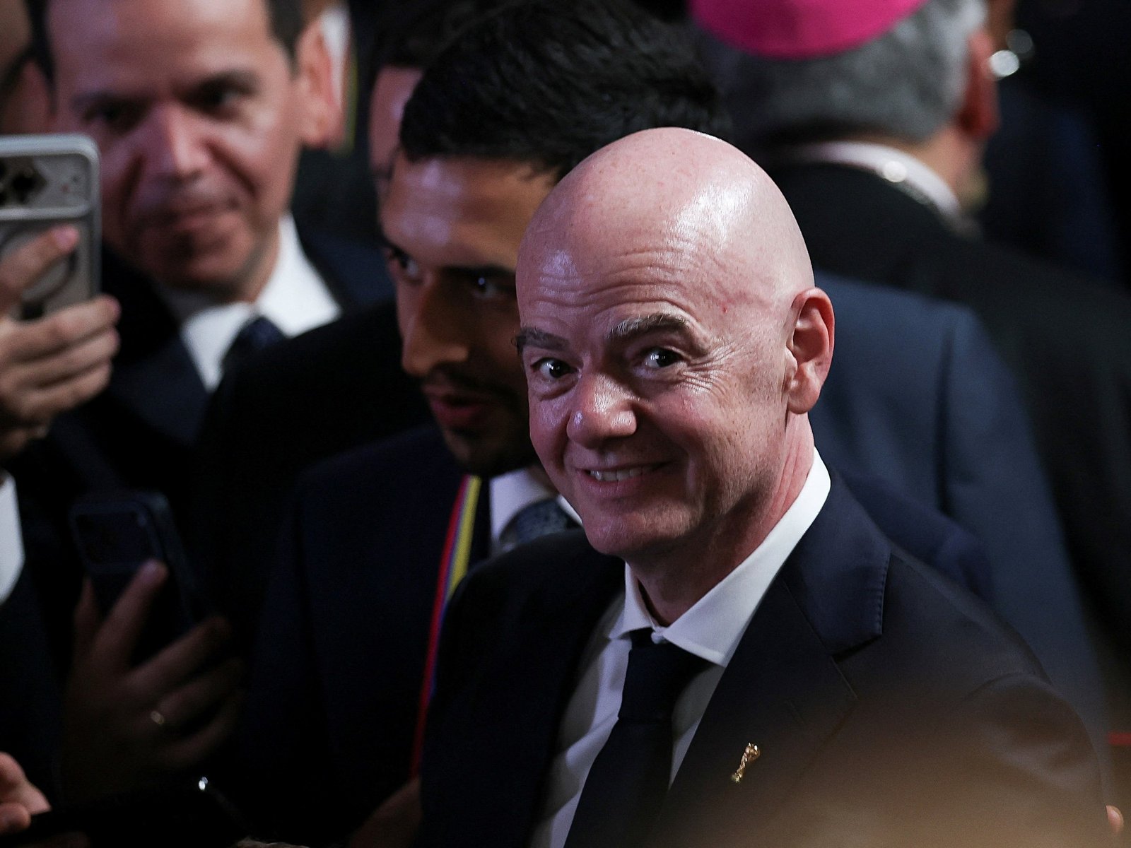 La FIFA salió a blindar a Infantino en medio de la crisis y advirtió que no tolerará maniobras para desplazarlo