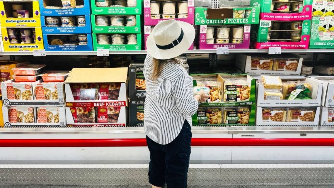 La confianza del consumidor en EE.UU. cae pese a una menor expectativa de inflación